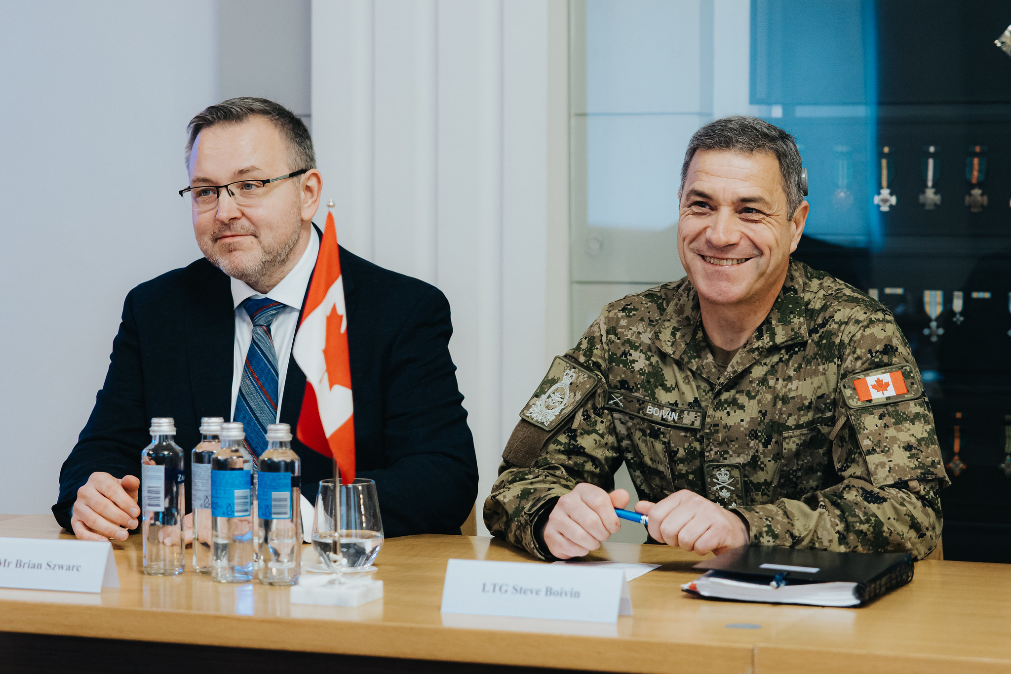Tikšanās ar Tikšanās ar Kanādas bruņoto spēku Apvienoto operāciju pavēlniecības komandieri 