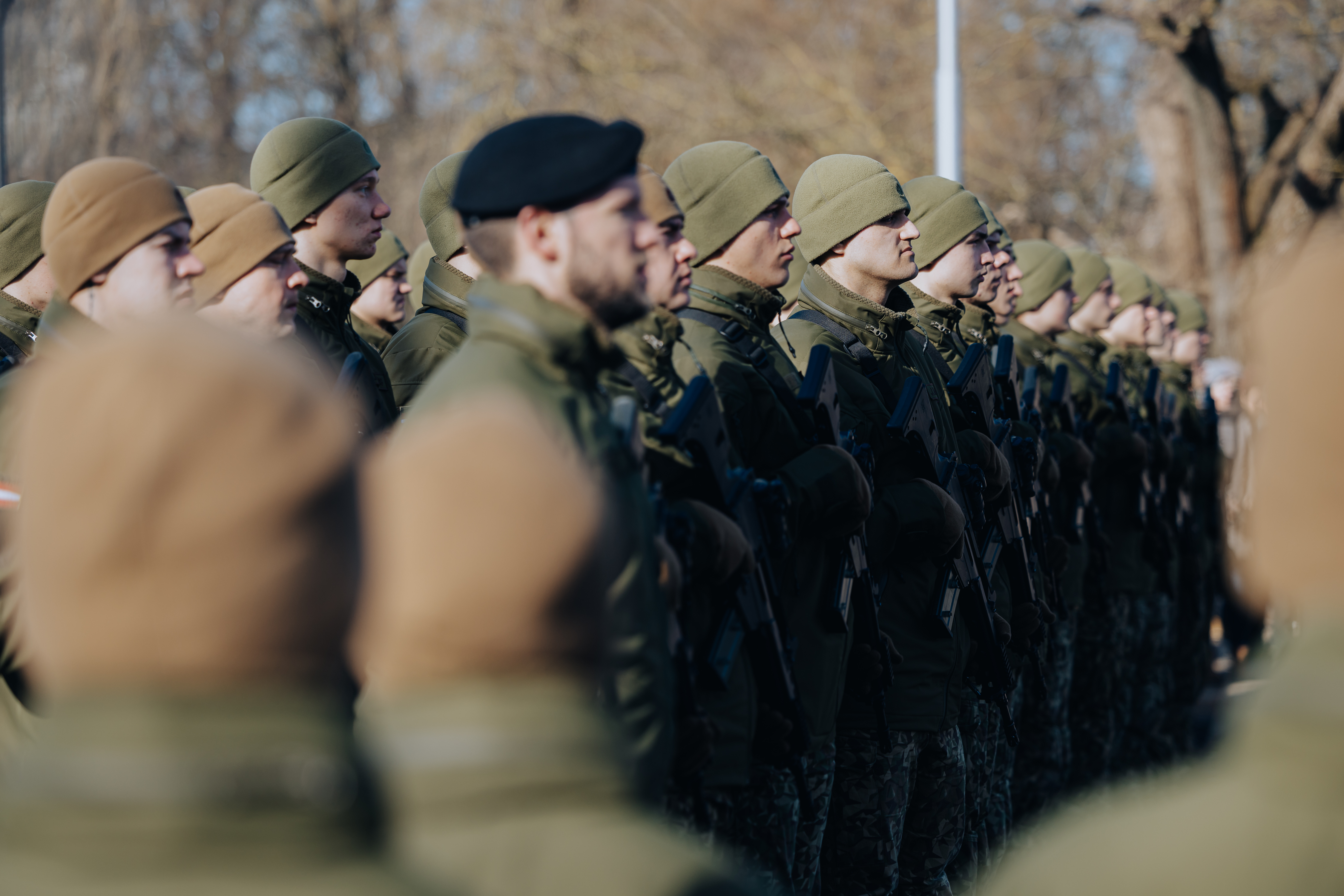 Rīgā karavīra zvērestu dod valsts aizsardzības dienesta un profesionālā dienesta karavīri