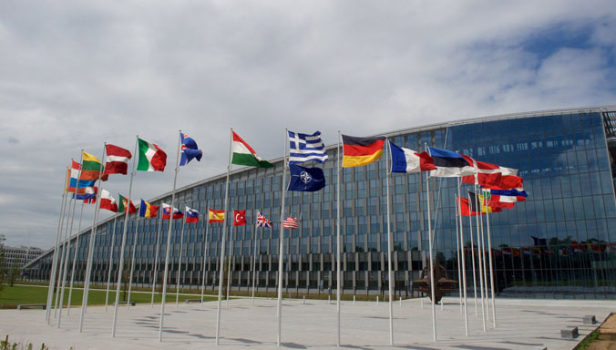 NATO karogi