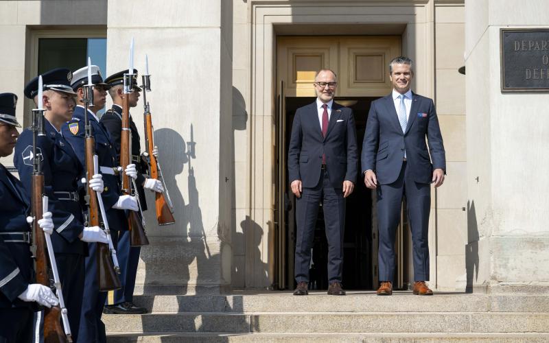 Aizsardzības ministrs Andris Sprūds darba vizītē ASV tiekas ar ASV aizsardzības sekretāru Pītu Hegestu 